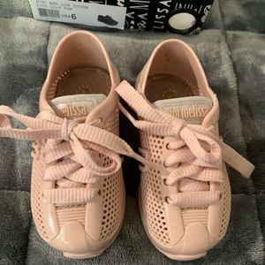 mini Melissa size 6